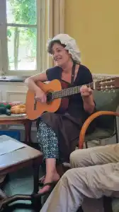 keukenprinses Caroline zingt gezegden met voedsel.webp